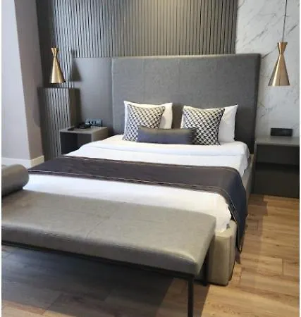 La Flora House 4*
