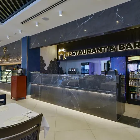 La Flora House Apartmanhotel 4*