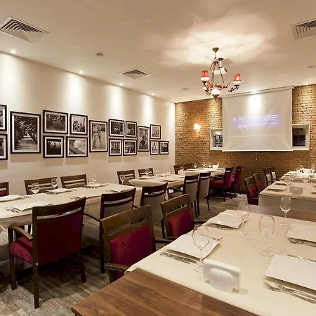 La Flora House Apartmanhotel 4*