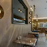 لا فلورا هاوس