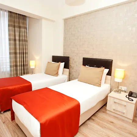 La Flora House 3*
