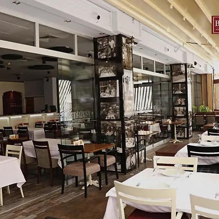 芙罗拉之家公寓式酒店 伊兹密特