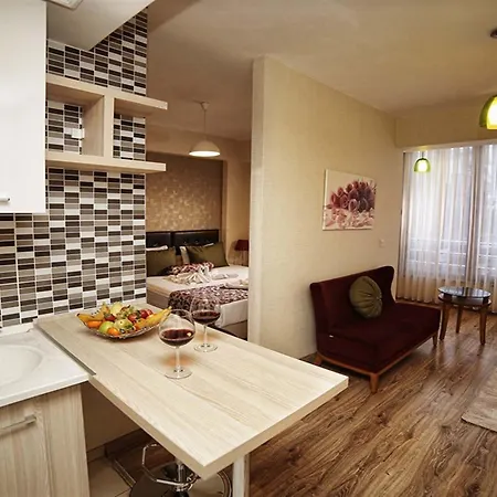 Aparthotel La Flora House 3*