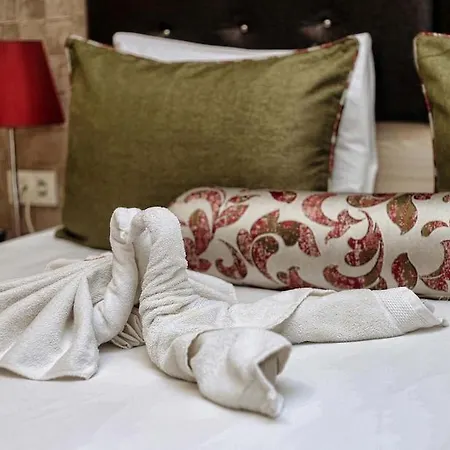 Aparthotel La Flora House 4*