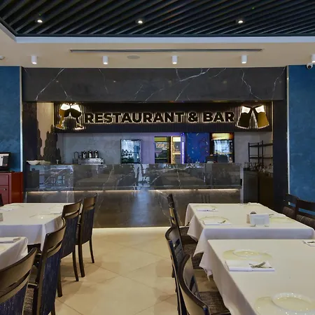 La Flora House Aparthotel 3*