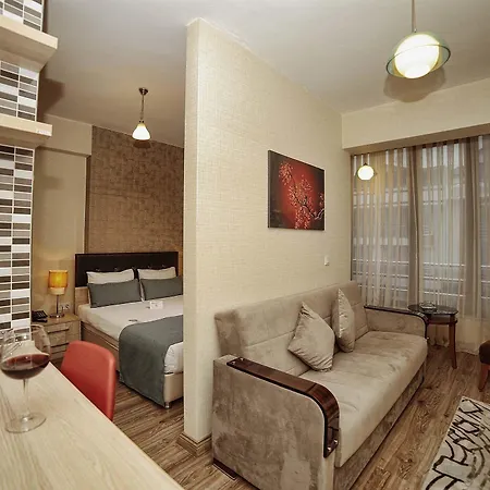 La Flora House Aparthotel 3*