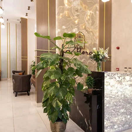 La Flora House Aparthotel