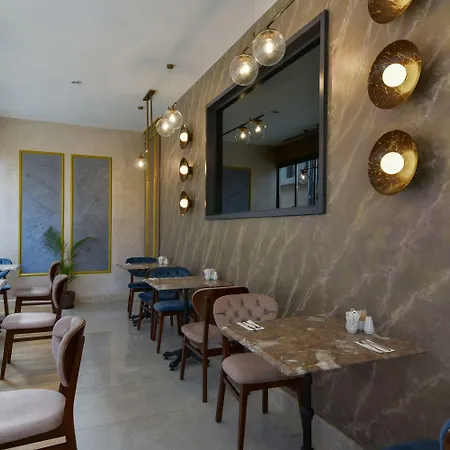 La Flora House Aparthotel 3*