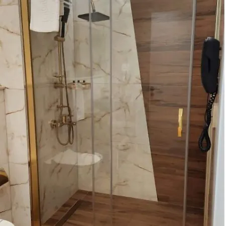 La Flora House 3*