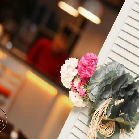 La Flora House Aparthotel 3*