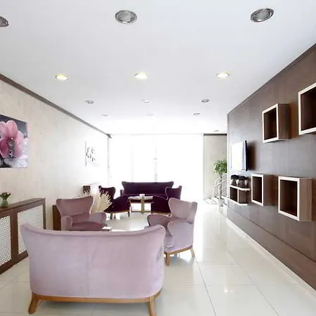 La Flora House Aparthotel 4*