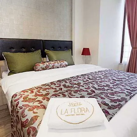 Aparthotel La Flora House 3*