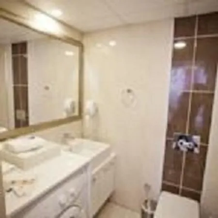 La Flora House Aparthotel 4*